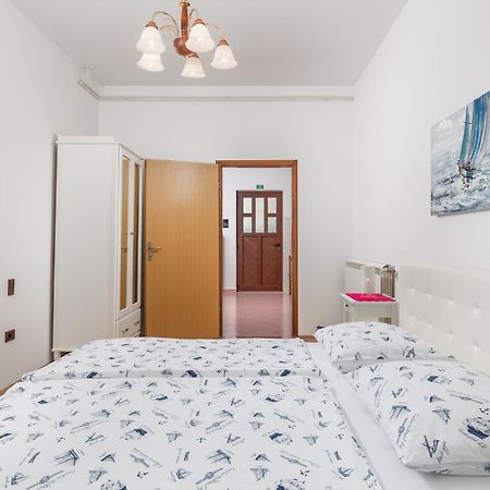 Guest House Marica 로비니 외부 사진