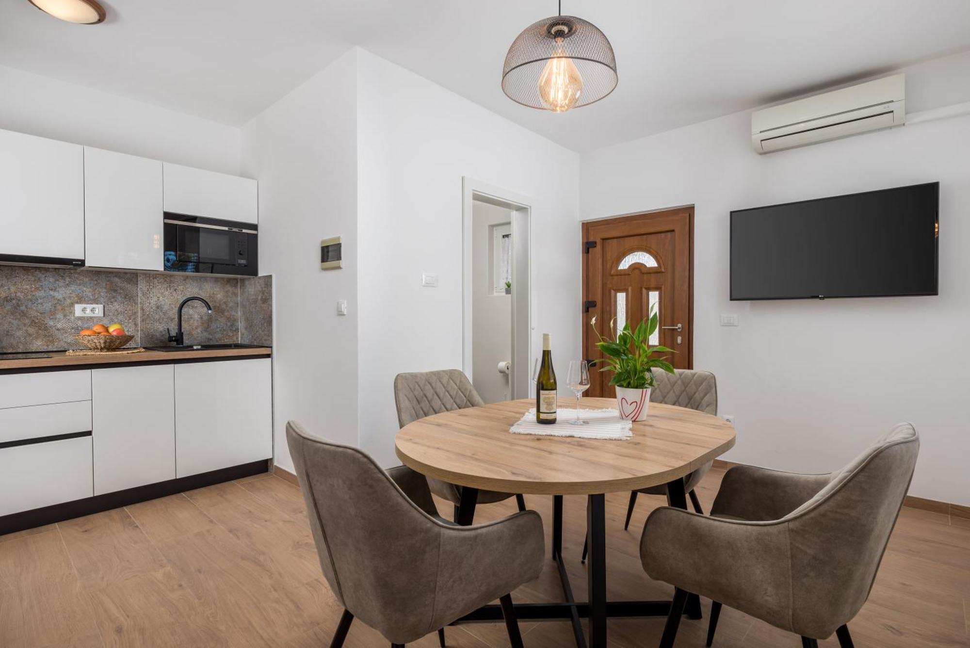 Guest House Marica 로비니 외부 사진