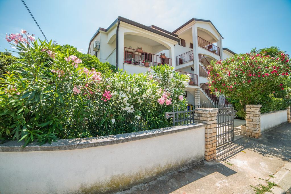 Guest House Marica 로비니 외부 사진